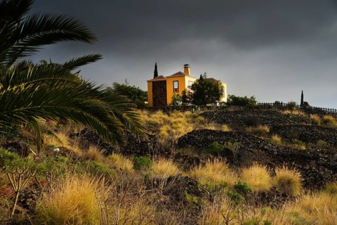 Like all the Canary Islands, La Palma is of volcanic origin, but has a lot of greenery. Landscapes