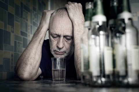 A desperate man falls into depression and becomes alcoholic and miserable. His addiction leads him