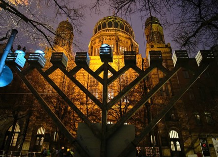 Germany, Berlin, 26.12.2024, Hanukkah candlestick in front of the New Synagogue, Oranienburger