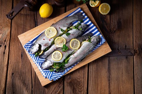 Fresh trout with lemon and various herbs