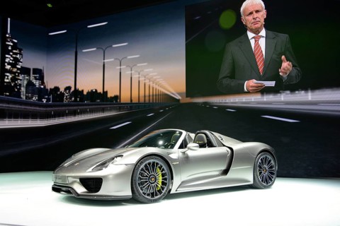 Porsche CEO Matthias Müller with Porsche 918 at the IAA 2013