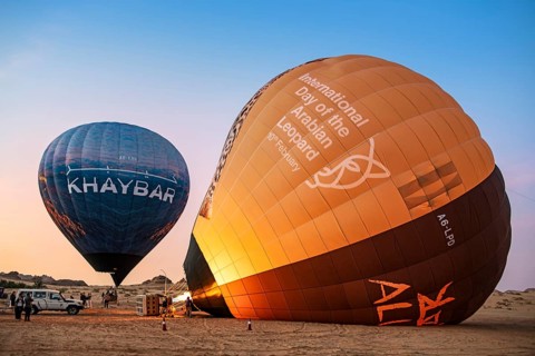 Preparation for the balloon flight over the Unesco site Maidain Saleh or Hegra, Al Ula, Kingdom of