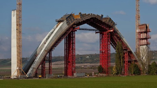 Erfurt-Halle line, north-eastern section with arch over the Unstrut under construction