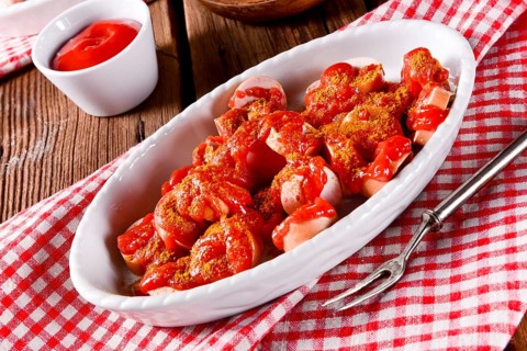 Sausage in curry sauce
