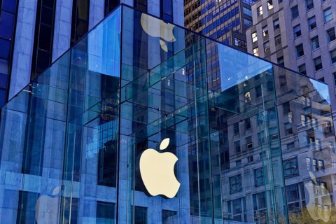 Manhattan, New York City, New York, USA, North America, Apple Store with striking glass design and