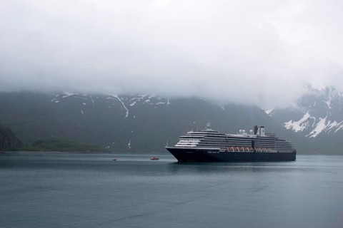Oosterdam cruise ship of America going to Hubbard glacier and Saint Elias mountain, the longest