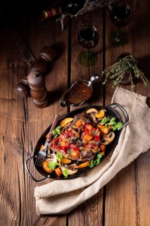 Tender beef with various vegetables