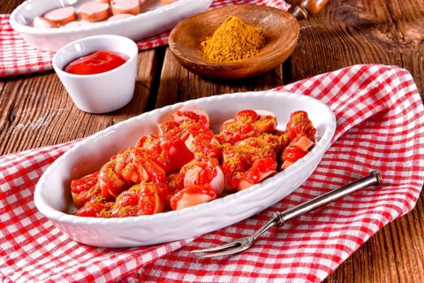 Sausage in curry sauce