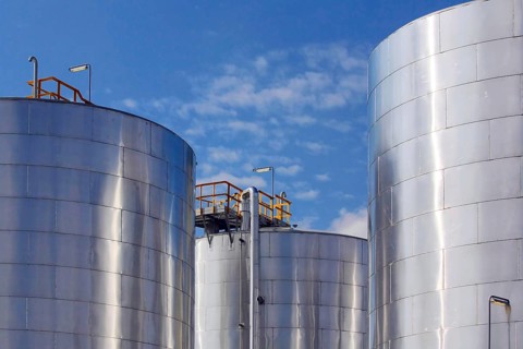 Metallic storage tanks