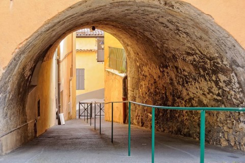 Empty walkway with handrail, Grasse, France