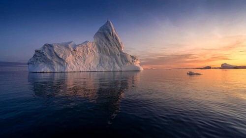 Floating glaciers in the rays of the setting sun at polar night