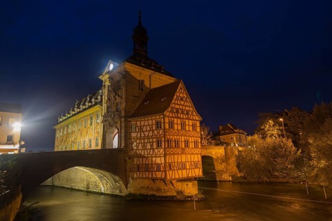 Obere bridge (brücke) and Altes Rathaus at night in Bamberg, Germany