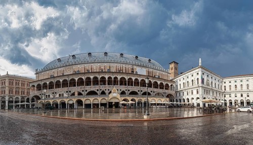The Palazzo della Rajone, the courtroom of the city court of Padua in the era of medieval urban