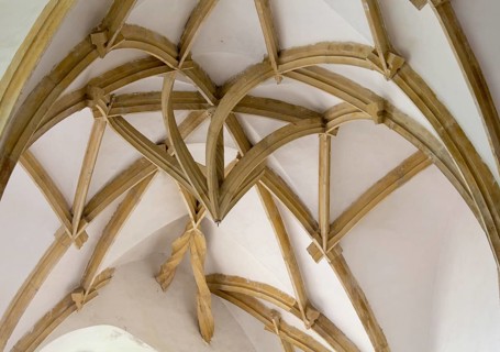 Vault with hanging keystone in the south aisle, St., Sankt, Saint