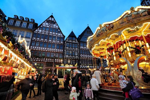 Christmas market, carousel and half-timbered houses at the Römer, Römerberg, Old Town, Frankfurt am