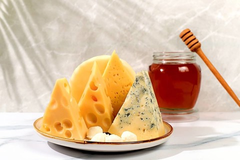 Blue cheese, Roquefort, Parmesan, Mozzarella, Maasdam with honey, Assortment of different types of