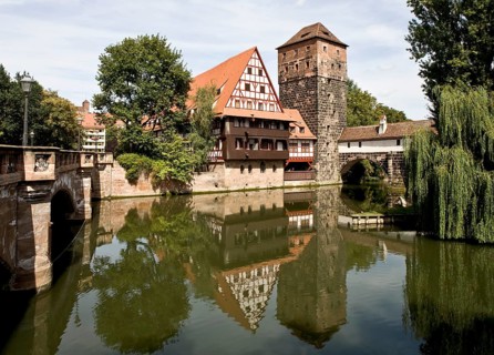 Built between 1446 and 1448 outside the penultimate city fortifications, it was used for three days