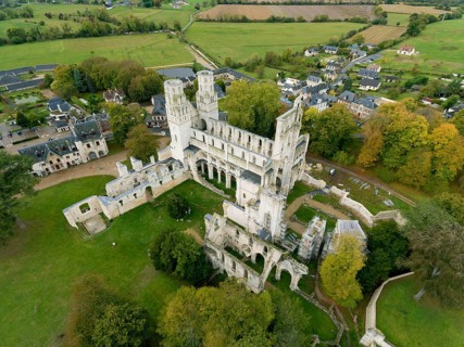 Abbey ruins, Jumieges, Seine-Maritime, Normandy, France