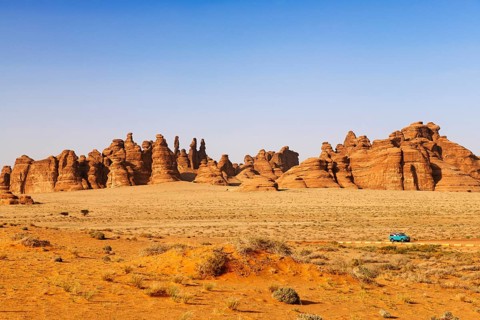 Vintage Land Rover Tour in the rocky landscape of Hegra, Unesco World Heritage Site Al Ula, Kingdom