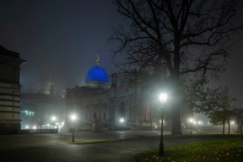 Dresden's old town shrouded in November fog. Brühl's Garden. View of the Lipsius Building, Foggy
