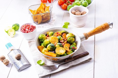 Roasted Brussels sprouts with honey and sesame seeds from the oven