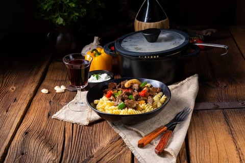 Fussili pasta with minced spiced goulash and paprika