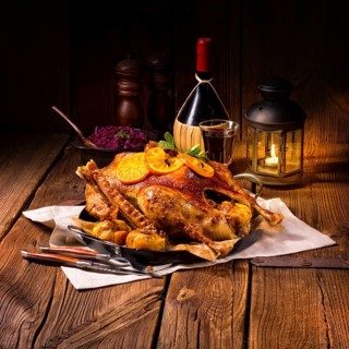Goose with red cabbage