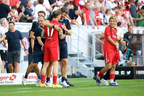 Assistant coach Florian Bruns (SC Freiburg) hugs the two-time goalscorer, goalscorer #f17, Ritsu