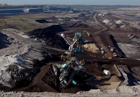 Deutzen b Leipzig opencast lignite mine VEREINIGTES SCHLEENHAIN 58341 Excavator no. 1557 overturned