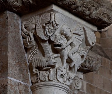 Vezelay, Basilica of Ste-Marie-Madeleine. Interior. Romanesque nave, figure capital, St, Saint,