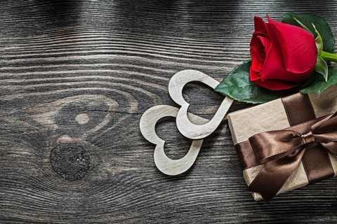 Wooden hearts red rose gift box on wood board celebrations concept