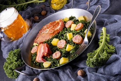 Delicious kale Pan with pinkel and kassler