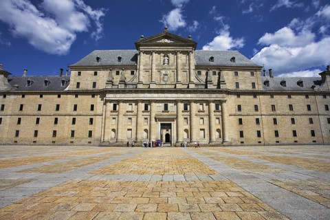 The huge area and stately royal palace in Madrid