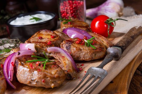 Delicious lamb chops with mint and rosemary