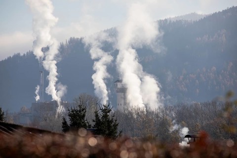 Smoke columns, tower of the Brigl and Bergmeister paper mill, Niklasdorf, Styria, Austria