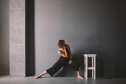 Social theme of female loneliness is pain suffering. Abastration of male domestic violence. Young