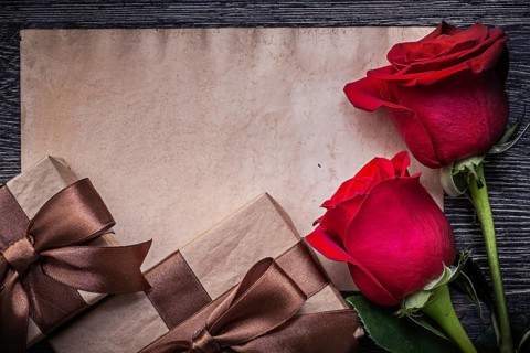 Vintage blank paper red natural roses present boxes