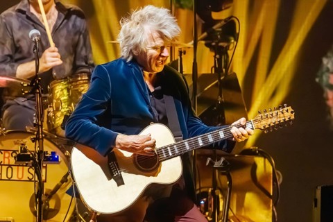 MELBOURNE, AUSTRALIA - DECEMBER 10: Neil Finn of Crowded House performs at Rod Laver Arena on