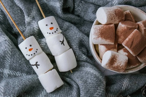 Two happy funny marshmallow snowmen. Marshmallow friends. Diy. Sweet treat for kids funny