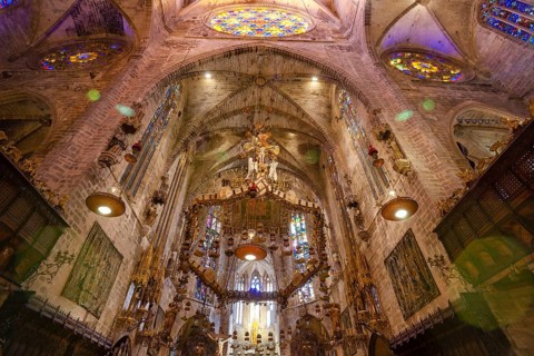 Baldaquino obra de Antoni Gaudí, capilla real, Catedral de Mallorca, siglo XIII, Monumento