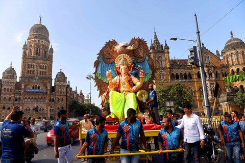 Lord Ganpati idol procession, Ganesha festival, Chhatrapati Shivaji Maharaj Terminus, Mumbai,