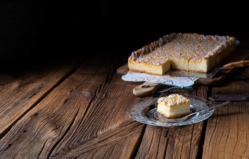 Succulent tin cheesecake with crumbs