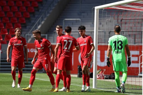 Freiburg's Torjuibel, Basel's Frustration - at the football test match: SC Freiburg - FC Basel