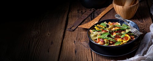 Pasta salad with green asparagus, olives and Parma ham