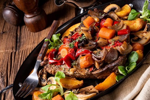 Tender beef with various vegetables