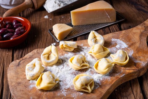 Delicious tortellini di formaggio with a cheese and pepper filling