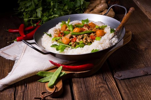 Wok pan with meat strips and vegetables