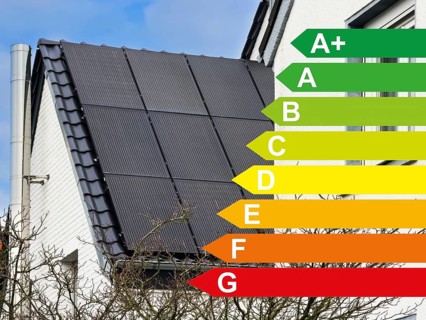Solar panels on the roof of a house, energy efficiency classes according to the GEG, Hilden,