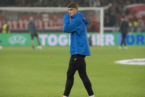 Football match, Charles DE KETELAERE Atalanta Bergamo warming up in front of the game, Stuttgart