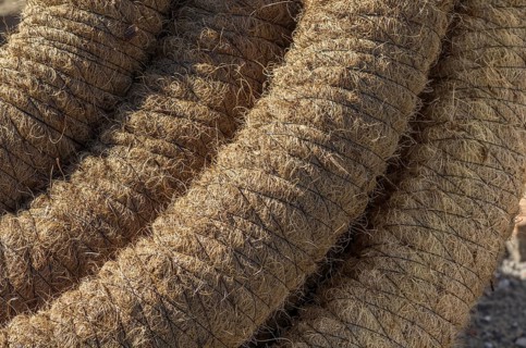 Sealing building material